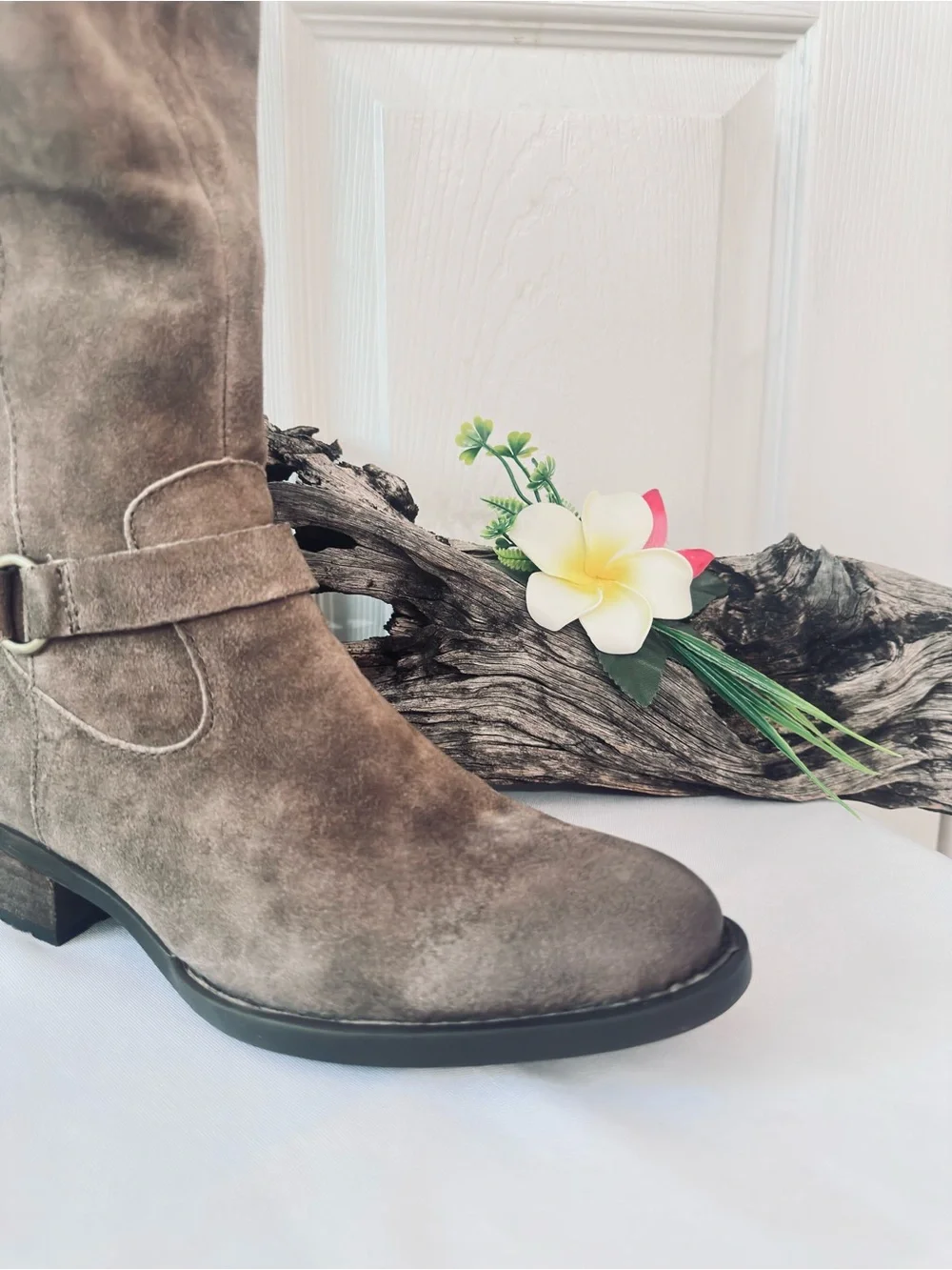 BORN ~ Brown Leather Round Toe Wide Calf Knee-High Boots w/Inner Zipper size 7.5